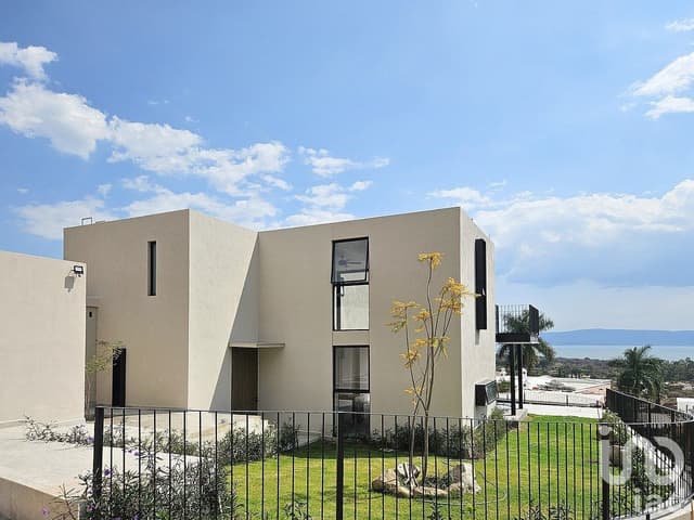 CASA EN VENTA EN CHAPALA