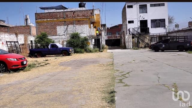 Terreno con construccion de oportunidad en Aguascaleintes cercas de plaza de toros