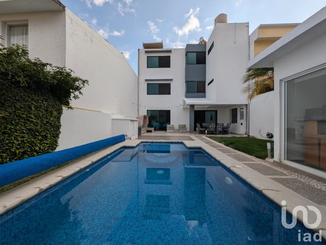 VENTA DE CASA CON ALBERCA EN CUERNAVACA