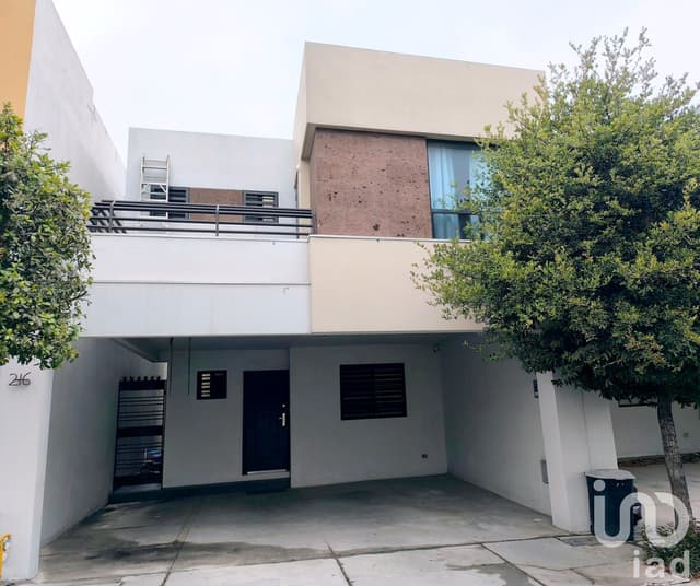 Casa Equipada en Venta en Residencial Toscana, Dominio Cumbres