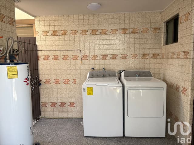 Casa Habitación en Venta, Col. Ciudad Satélite, Monterrey, Nuevo León.