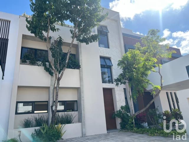 Casa en Venta Residencial Río by Cumbres, 3 recámaras, alberca