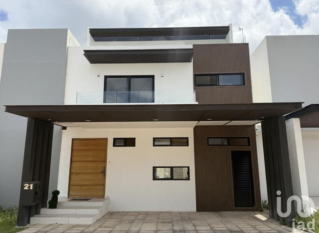 Casa en Venta Residencial Río by Cumbres, 4 recámaras, alberca