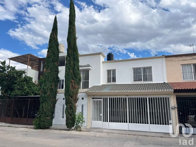 CASA EN VENTA EN FRACC. PUESTA DEL SOL, AGUASCALIENTES.