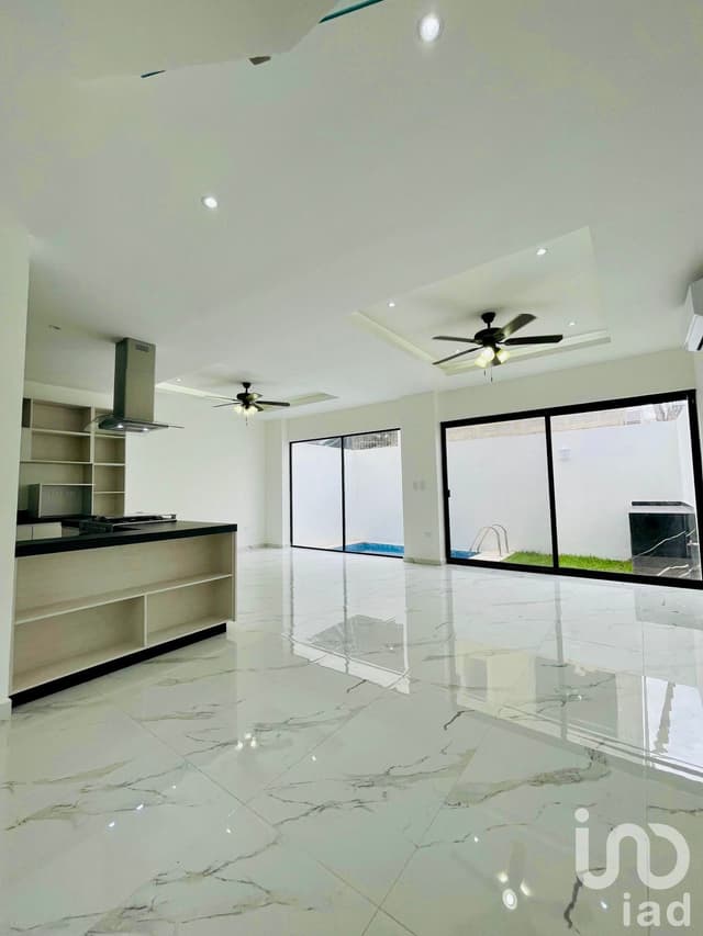 VENTA DE CASA EN RESIDENCIAL ARBOLADA CANCUN, AV HUAYACAN.