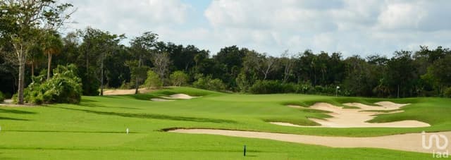 VENTA LOTE RESIDENCIAL CON EXTENSAS ÁREAS VERDES EN CANCUN QUINTANA ROO