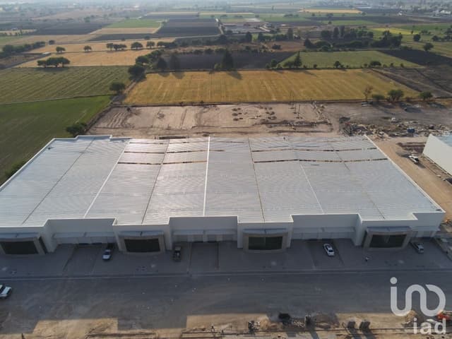 Renta Nave Industrial El Marques Queretaro. A 150 m. autopista 57 Queretaro- CDMX