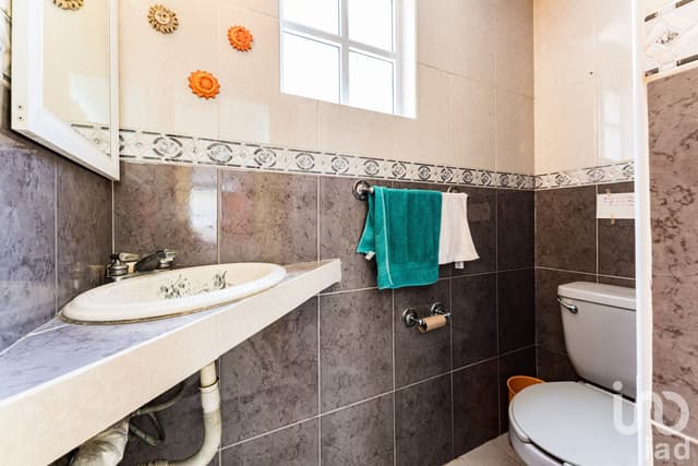 VENDO CASA EN VALLE DORADO