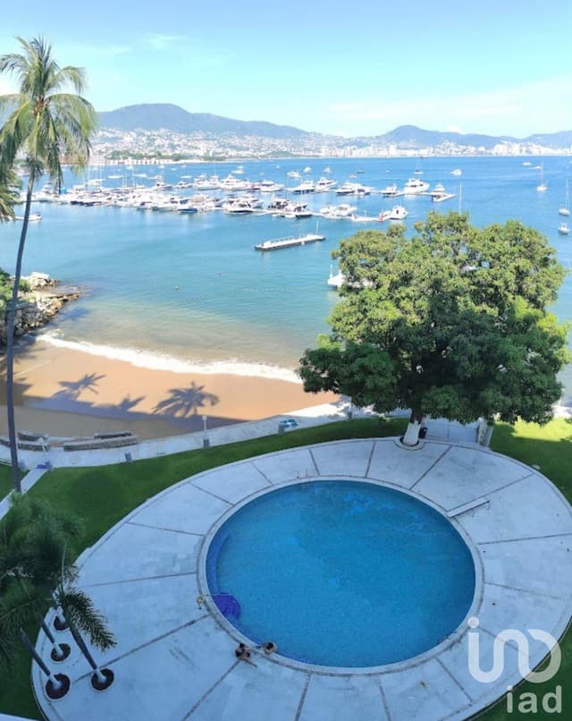 Se vende departamento en el condominio los Cocos con playa y muelle privado en Acapulco