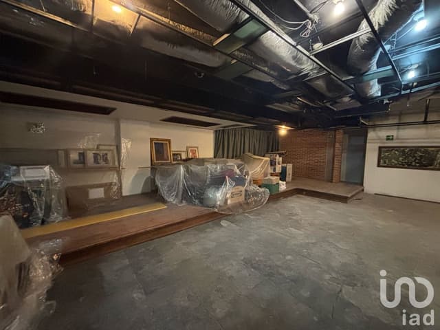 Se renta local comercial con uso de suelo amplio en Campos Eliseos