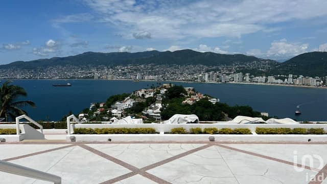 Se vende departamento en las Brisas Diamante con vista panorámica a la Bahia Acapulco