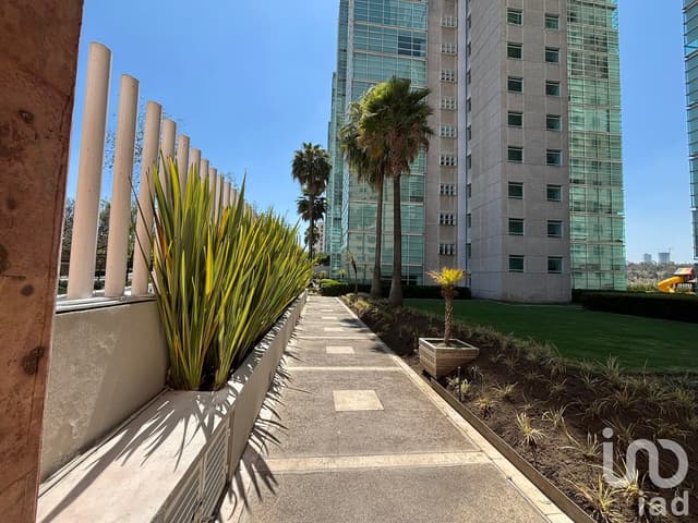 Se vende departamento en Mirage La Loma Santa Fe