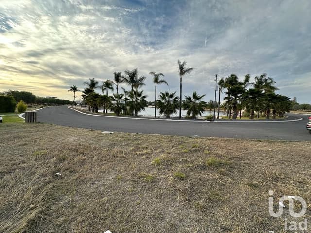Se vende el mejor terreno frente al lago en " Viñedos del Polo" en Querétaro