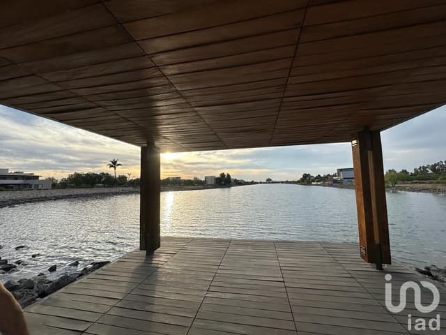 Se vende el mejor terreno frente al lago en " Viñedos del Polo" en Querétaro