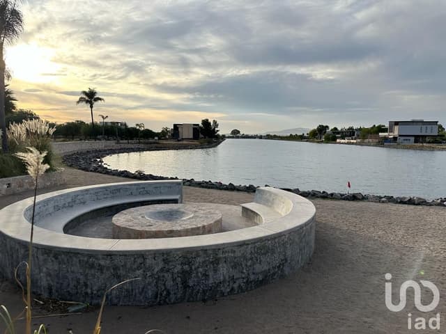 Se vende el mejor terreno frente al lago en " Viñedos del Polo" en Querétaro