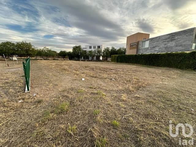 Se vende el mejor terreno frente al lago en " Viñedos del Polo" en Querétaro