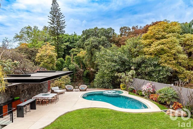 Exclusiva casa dentro de fraccionamiento en zona norte de Cuernavaca