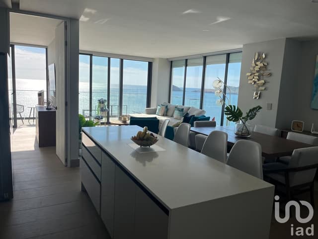 Se vende Departamento en Malecón, Mazatlán, Sinaloa.