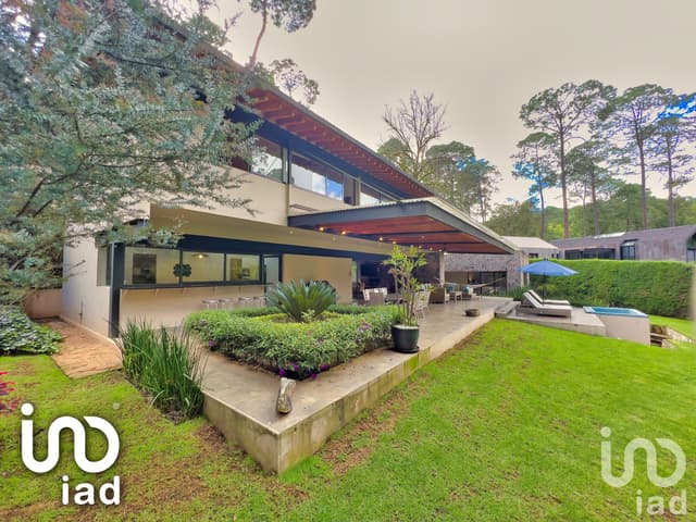 Casa en Venta con vigilancia en Avándaro, Valle de Bravo, Mexico