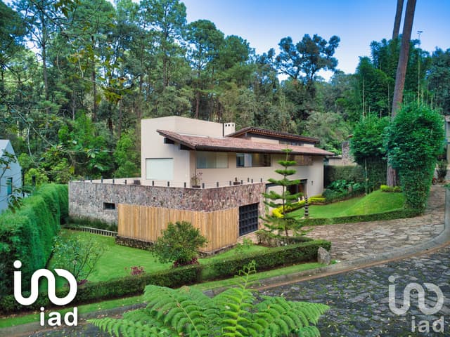 Casa en Venta con vigilancia en Avándaro, Valle de Bravo, Mexico