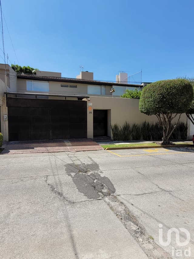 Casa en venta en Lomas de Tecamachalco, Naucalpan, Mexico