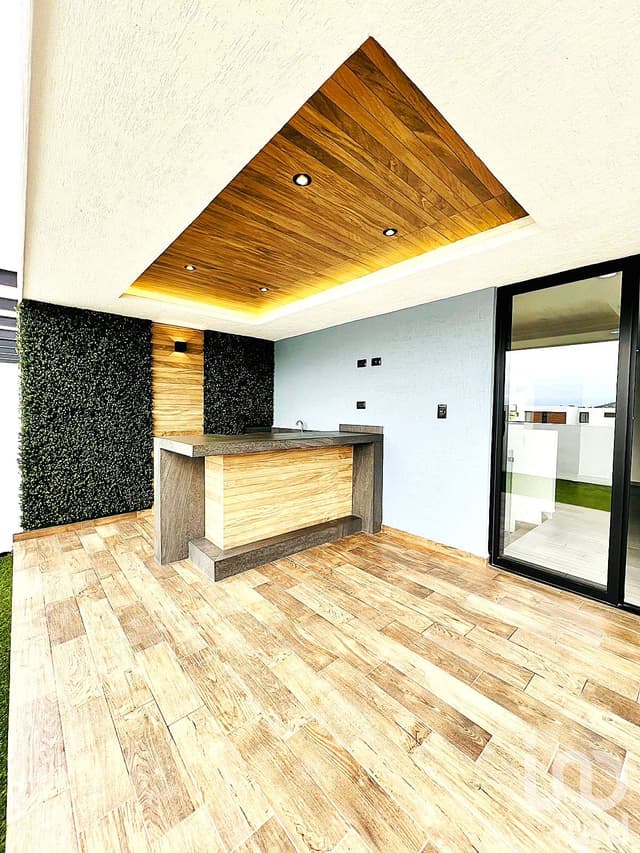 CASA CON JARDIN Y ROOF GARDEN EN ZONA LOMAS DE ANGELOPOLIS EN VENTA