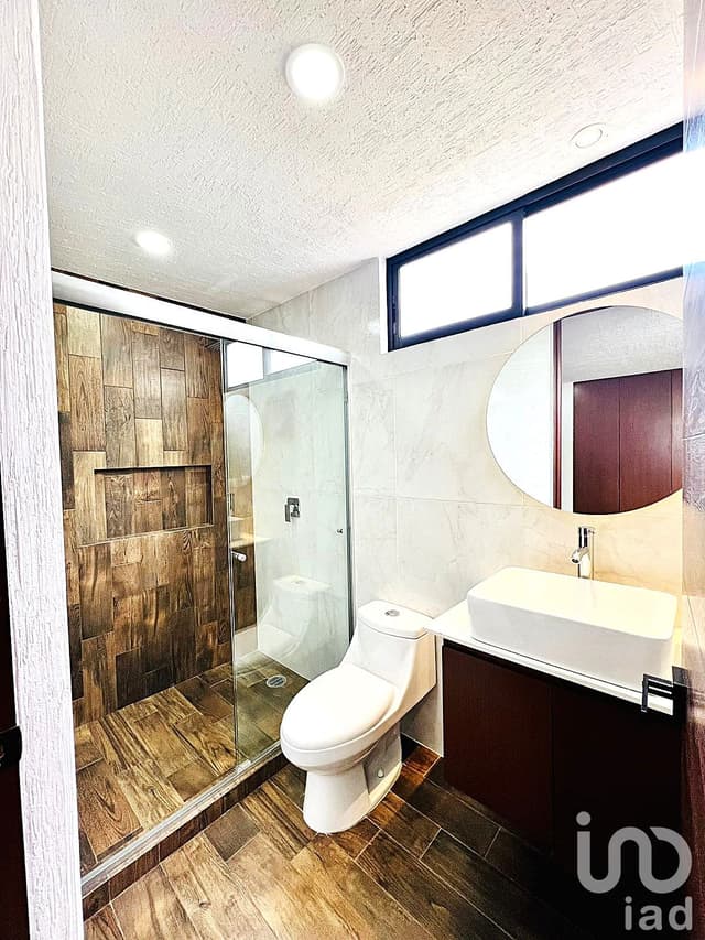 CASA CON JARDIN Y ROOF GARDEN EN ZONA LOMAS DE ANGELOPOLIS EN VENTA