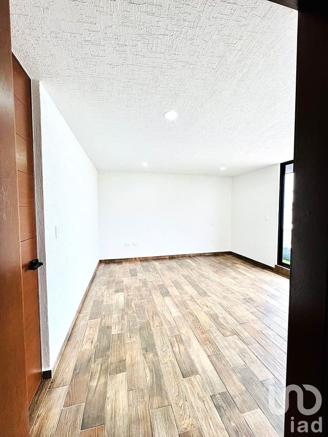 CASA CON JARDIN Y ROOF GARDEN EN ZONA LOMAS DE ANGELOPOLIS EN VENTA