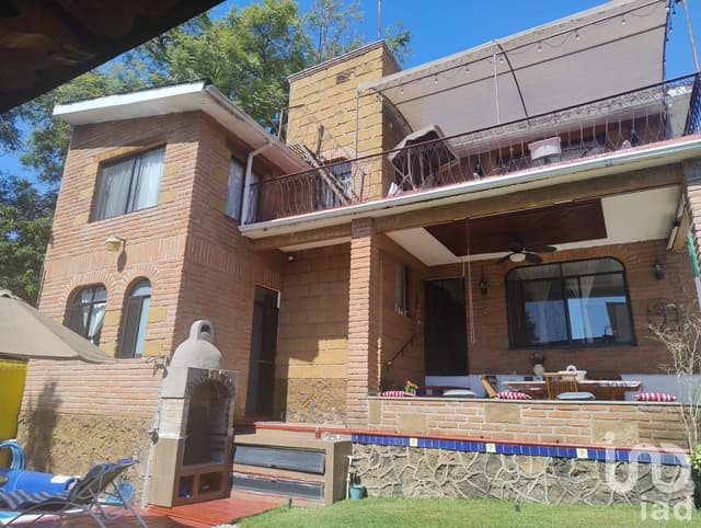 Casa en venta en Cuernavaca, Morelos, en condominio con vigilancia