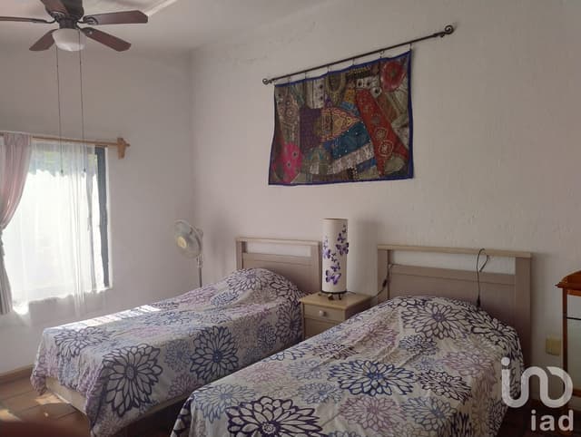 Venta de casa en Cuernavaca, Morelos, en condominio con vigilancia