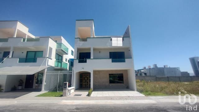 CASA EN VENTA EN FRACCIONAMIENTO PRIVADO EXPLANADA SUR,PACHUCA,HGO.