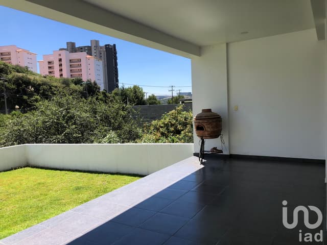 Hermosa casa con 4 recámaras y balcones en Bosque Esmeralda, Atizapán de Zaragoza