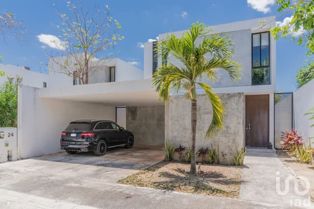 CASA EN VENTA DENTRO RESIDENCIAL AL NORTE DE LA CIUDAD DE MERIDA YUCATAN