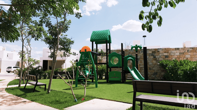 CASA EN VENTA DENTRO RESIDENCIAL CONKAL MERIDA YUCATAN