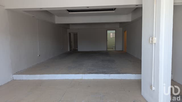 Local en Renta en la Hermanos Escobar a una cuadra de las Américas