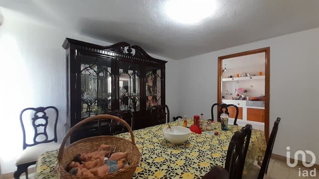 Casa en Venta con Amplio Jardín y Bungalow en Monte Casino Morelos
