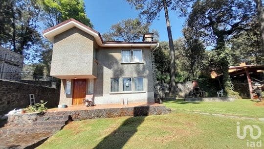Casa en Venta con Amplio Jardín y Bungalow en Monte Casino Morelos