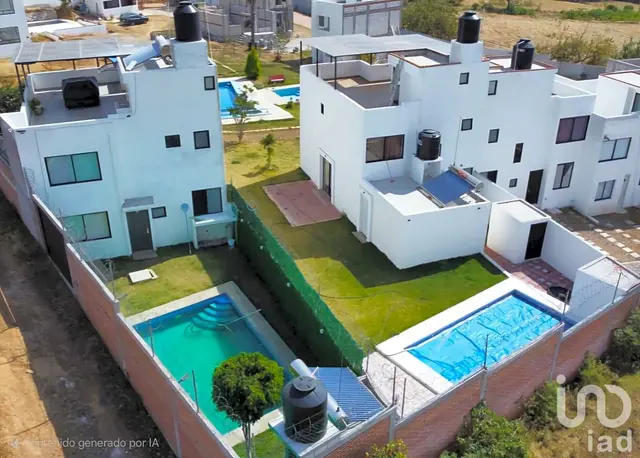 Venta de Casa con Alberca y Seguridad en Totolapan Morelos $1,750,000