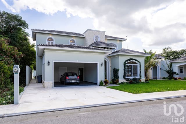 Casa en Venta Completamente Amueblada de Lujo en La Privada Jardines de Rejoyada.