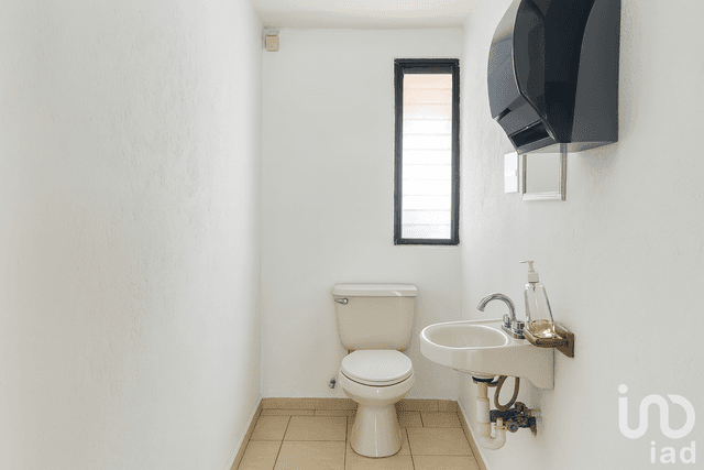 CASA EN VENTA PROPIA PARA ESCUELA O CONSULTORIOS, BELLAVISTA, CUERNAVACA