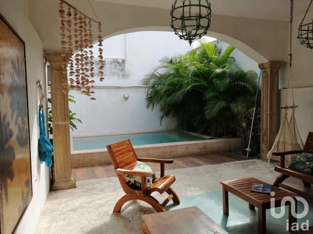 CASA EN VENTA AMUEBLADA EN CENTRO DE MÉRIDA, ZONA SANTIAGO