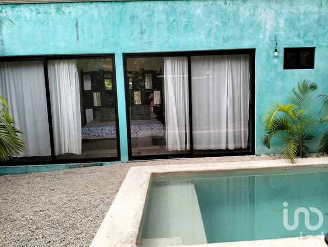 CASA EN VENTA EN EL CENTRO DE MÉRIDA, COMPLETAMENTE REMODELADA, ZONA SANTA ANA