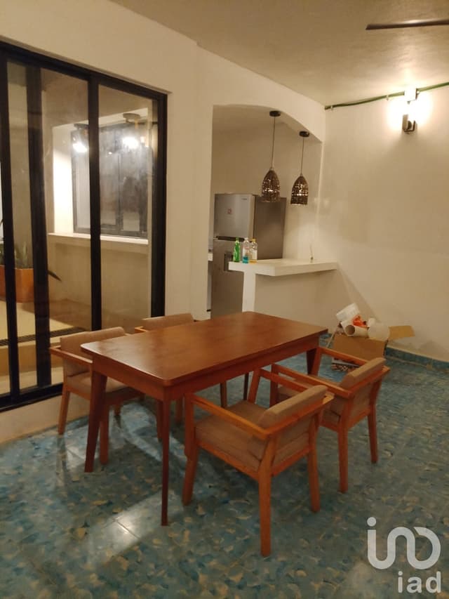 CASA EN RENTA EN CENTRO DE MÉRIDA, FRENTE PARQUE DE LA PLANCHA