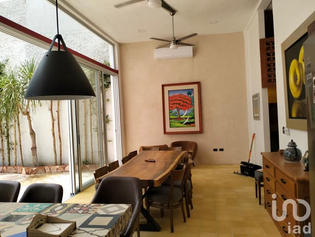 VENTA CASA ESTILO COLONIAL COMPLETAMENTE REMODELADA EN EL CORAZÓN DEL CENTRO DE MÉRIDA, YUCATÁN