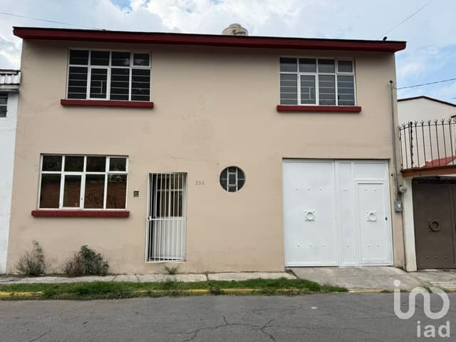 Casa 1 en Venta en Clavel, Casa Blanca, Metepec, México