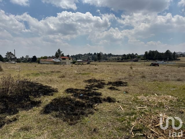Terreno en Venta en Almoloya de Juárez en Privada Exclusiva, ubicado frente al parque, en esquina.