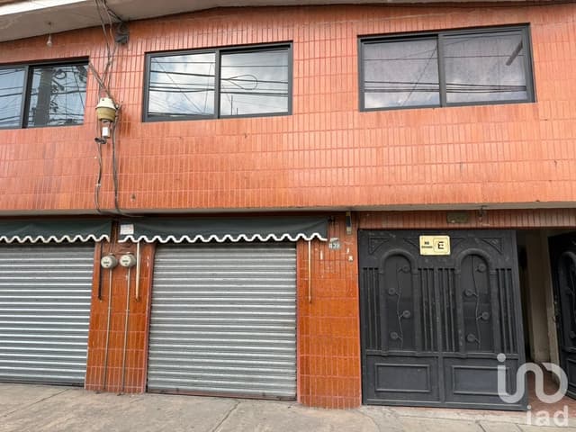 Casa en Venta en San Antonio Buenavista Toluca México con local y departamentos para renta
