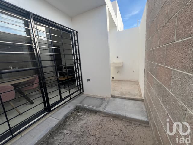 Casa En Venta En Privada Lanka, Soledad