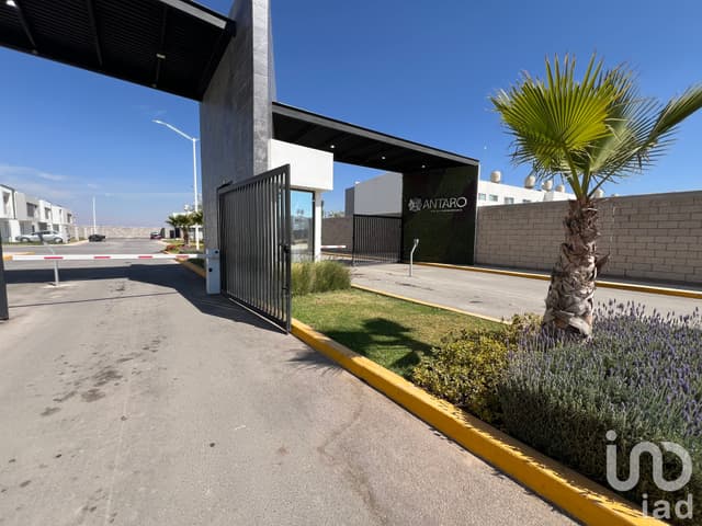Casas en Venta en Antaro Residencial, Villa de Pozos, cerca de la zona industrial.
