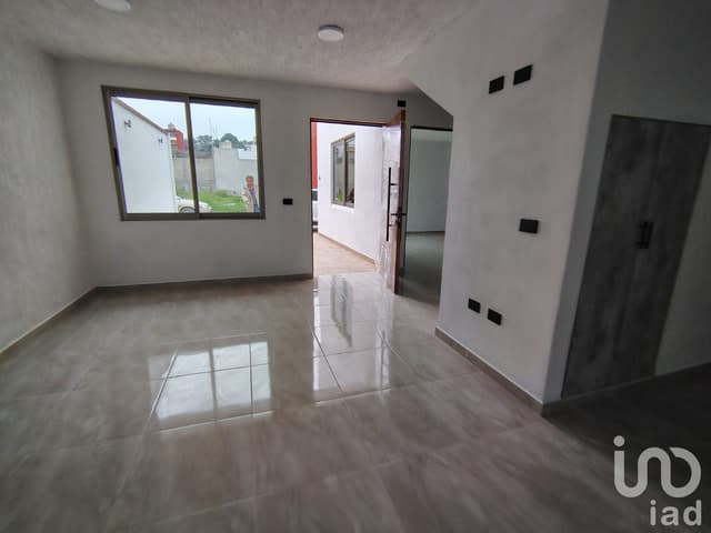 Venta de casa en Fraccionamiento Lirios en Coatepec.